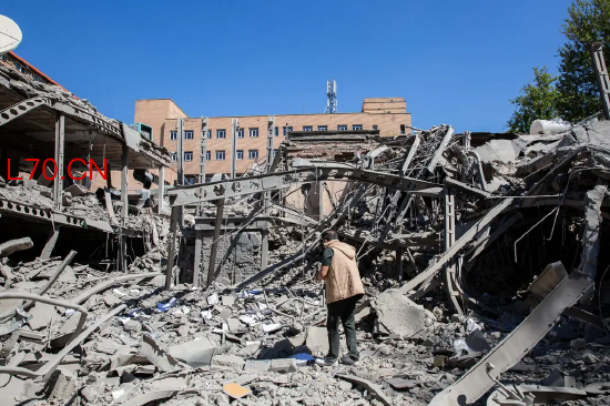 周二，德黑兰谢里夫大学内一栋被毁的建筑。