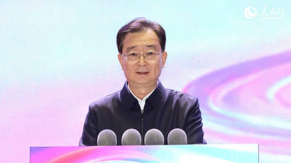 网上群众工作大会热议：让每一次群众留言回应都成为检验政绩观的一把尺