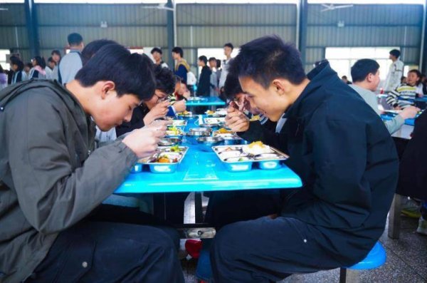 安徽铜陵：安心在食堂 放心在舌尖