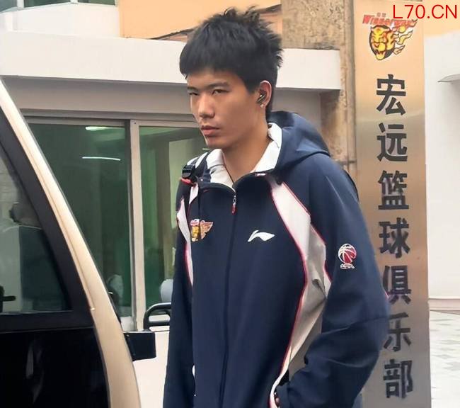 胡明轩骂焦泊乔后又怒推张皓嘉 广东内部矛盾可不只有杜锋 执教天平失衡